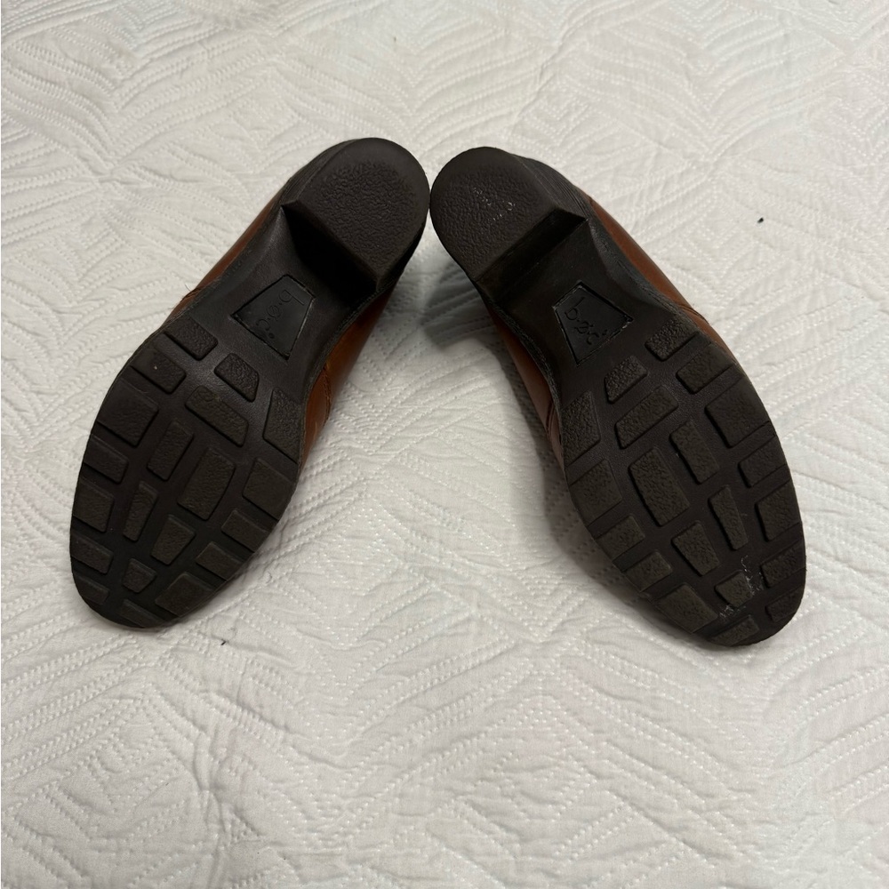 BOC Women’s Brown Leather Slip on Clogs. Size 9 - Picture 8 of 9